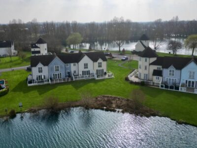 Lake Breeze Lodge on Windrush Lake