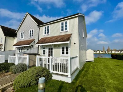 Windrush Lake Breeze - Front Covered Porch