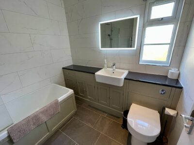 Windrush Lake Breeze - Main Family Bathroom