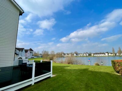 Windrush Lake Breeze - View to lake from side