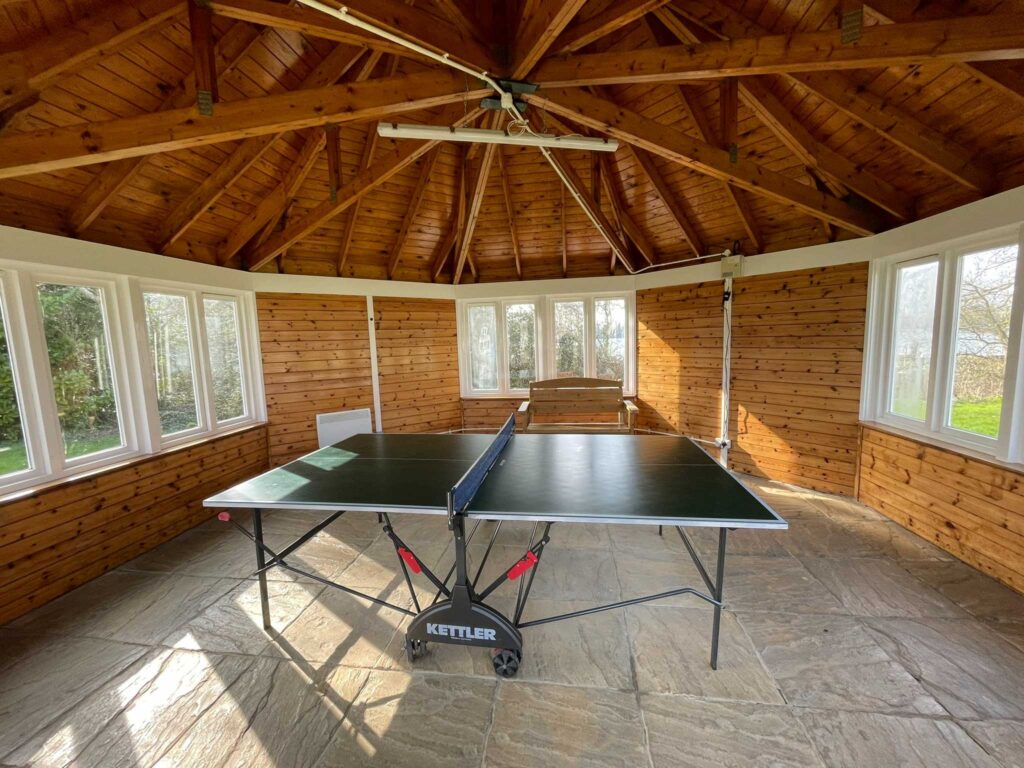 Windrush Isis Lakes - Summer House Table Tennis Room